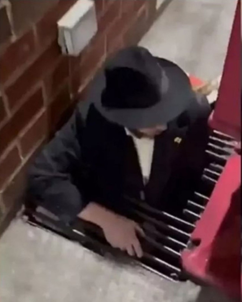 Sinagog'da gizli tüneller bulundu! Kız çocuklarını kaçırıp tecavüz, organ kaçakçılığı, yataklardaki kan izleri... - Resim: 3