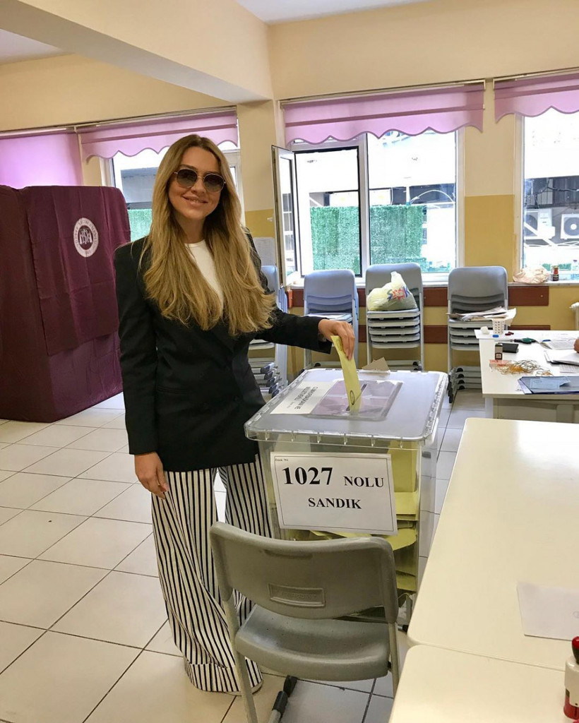 Hadise aynı kıyafetlerle  fotoğraf  paylaşınca.. - Resim: 2