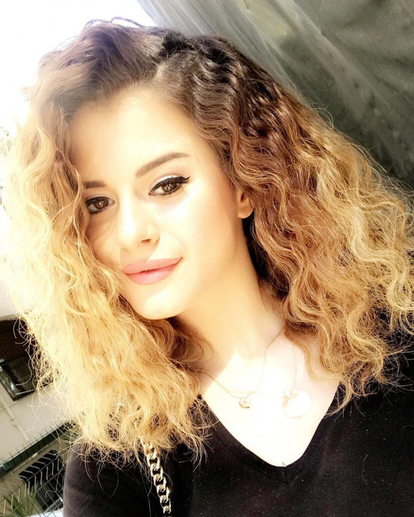  Kırgın Çiçekler'in güzel oyuncusunun annesi hayatını kaybetti - Resim: 4