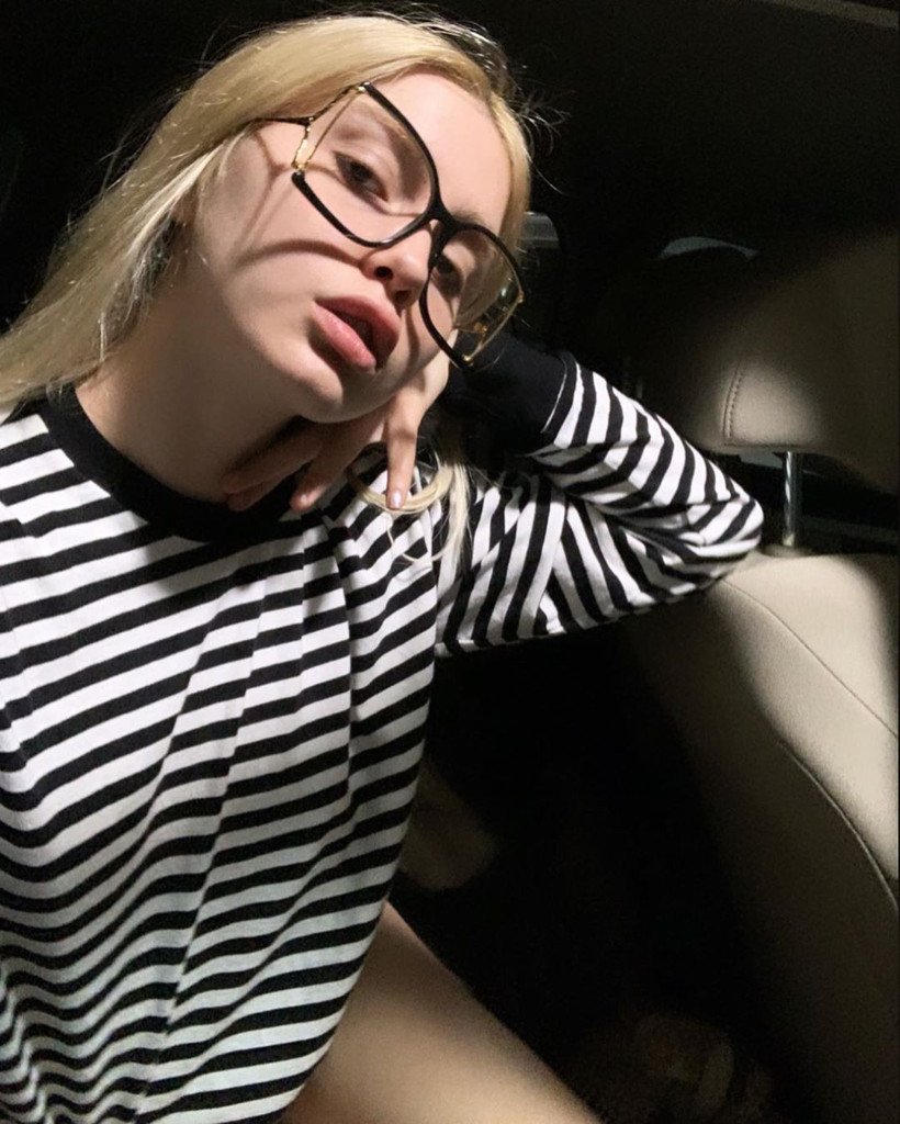 Yine yerdeyim deyip paylaştı! Aleyna Tilki'nin mini elbiseli pozu olay oldu - Resim: 4