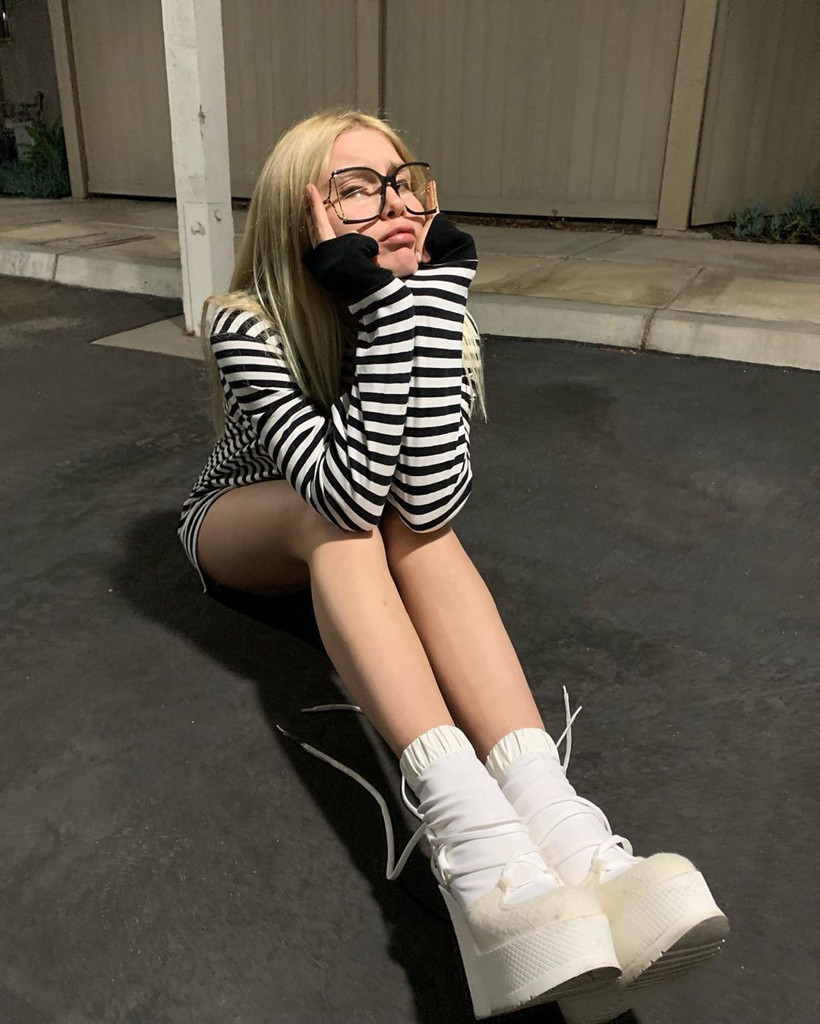 Yine yerdeyim deyip paylaştı! Aleyna Tilki'nin mini elbiseli pozu olay oldu - Resim: 2