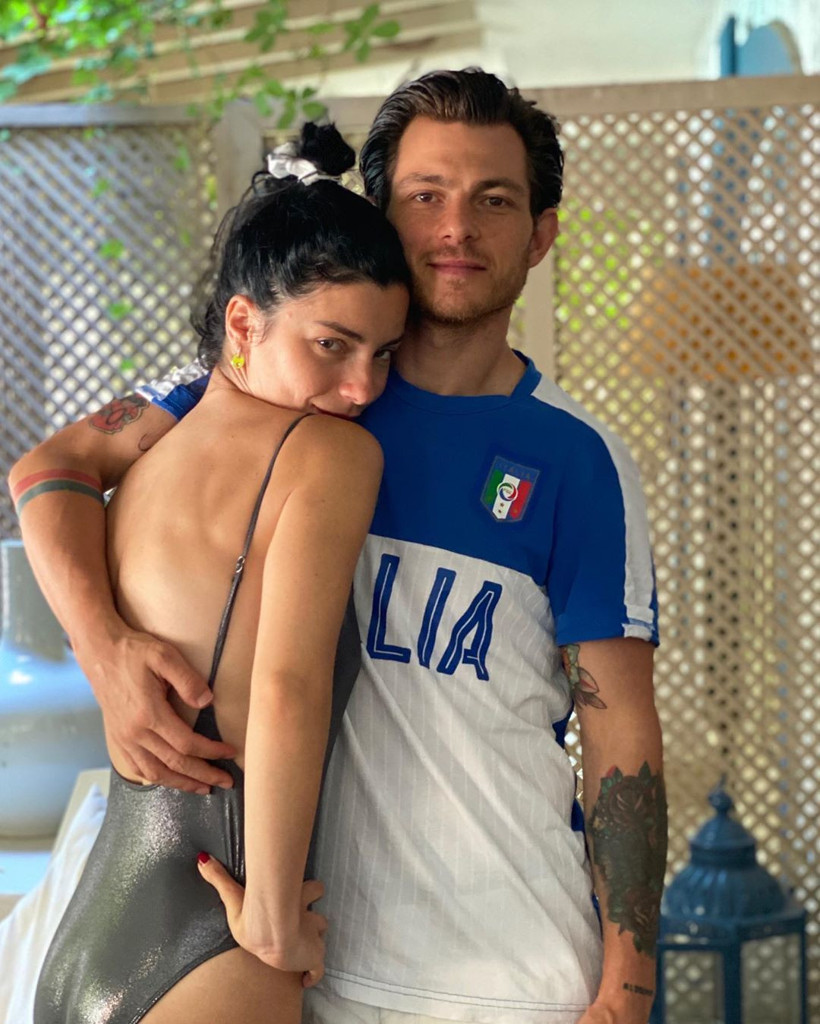 Merve Boluğur kalçasına yaptırdığı dövme sosyal medyada olay oldu - Resim: 2