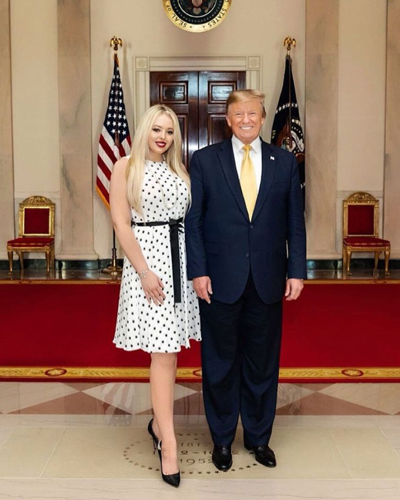 Donald Trump'ın kızı Tiffany Trump'tan olay fotoğraflar! Mayosuyla yakalandı - Resim: 1