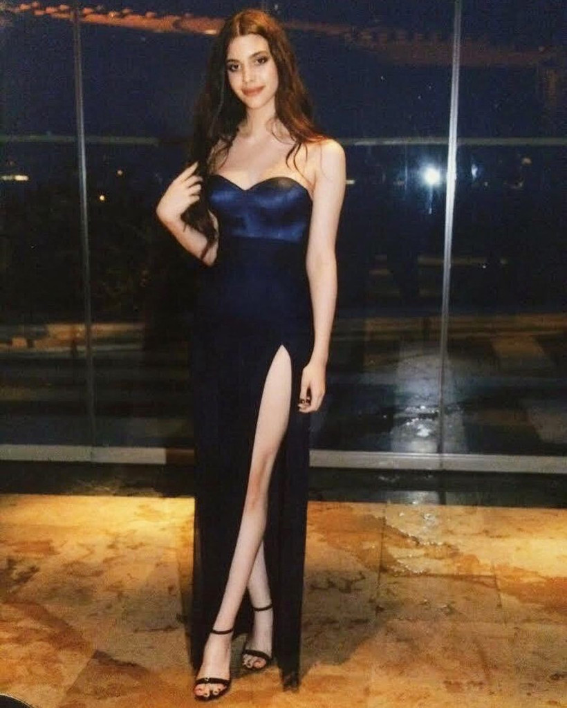 Defne Samyeli dekolteli pozuyla olay oldu! Yine herkesi mest etti - Resim: 4