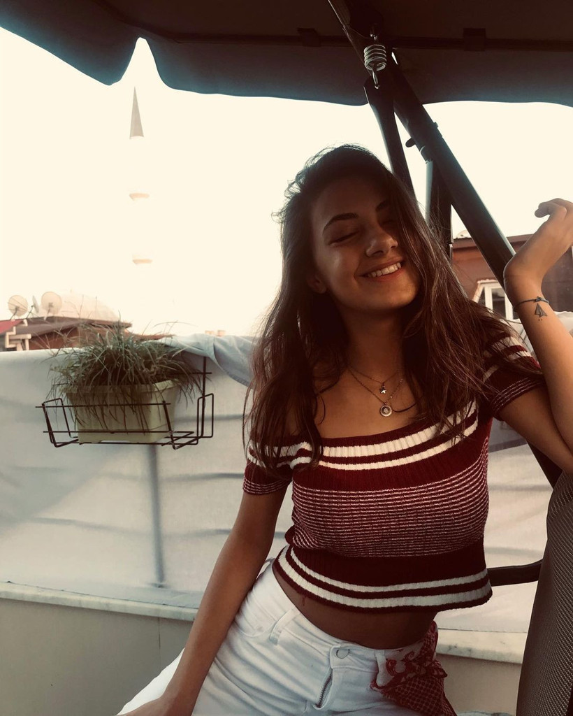 Masterchef Mehmet Şef'i kızdıracak pozlar! Sude Yalçınkaya sarmaş dolaş halde paylaştı - Resim: 3