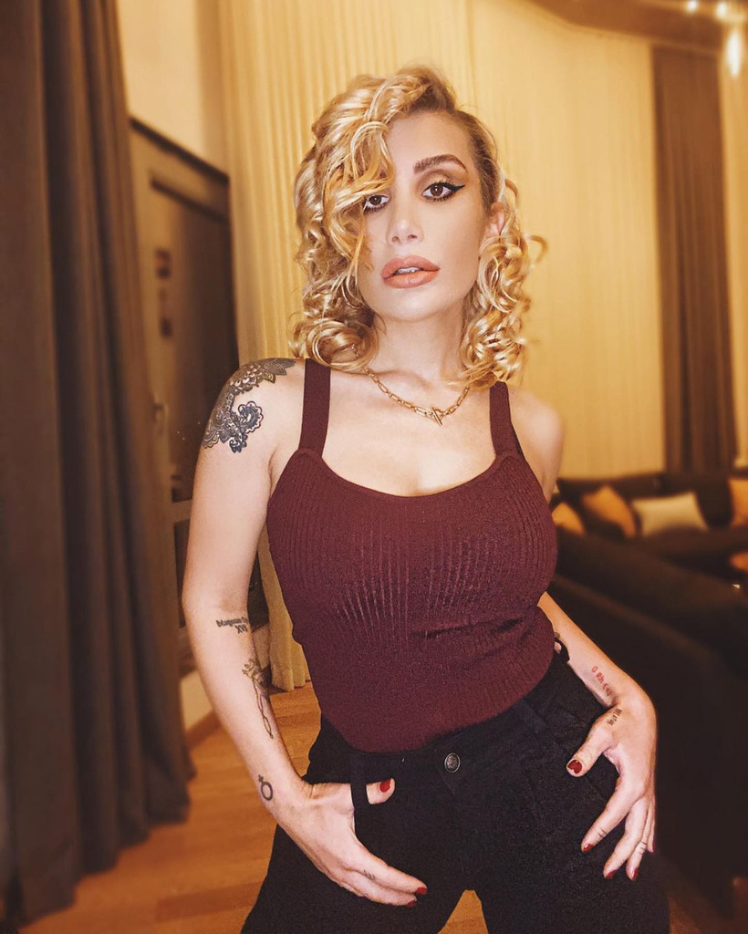 İrem Derici 'gelin Fransız öpücüğü vereyim' teklifi olay oldu! Senin Hastan ile zirveye yerleşmişti - Resim: 4