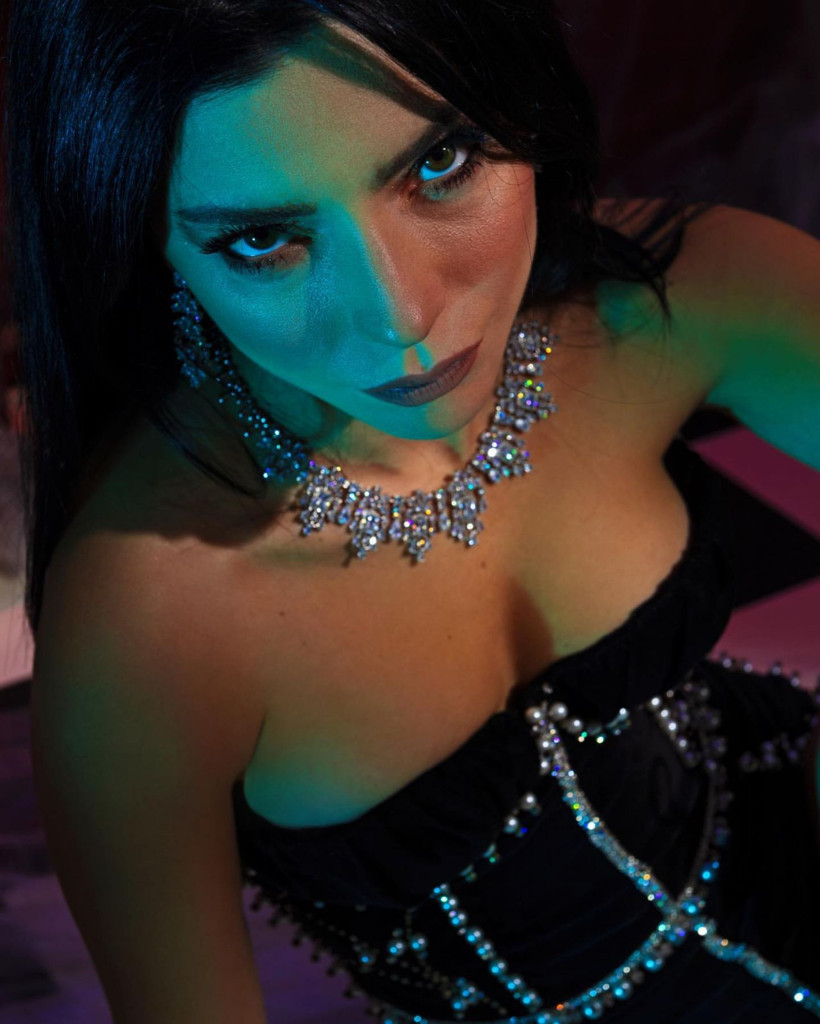 Merve Boluğur 'seksilik' sorusu sordu cevaplar bomba! 3 kişiyi ağırlayacak - Resim: 2