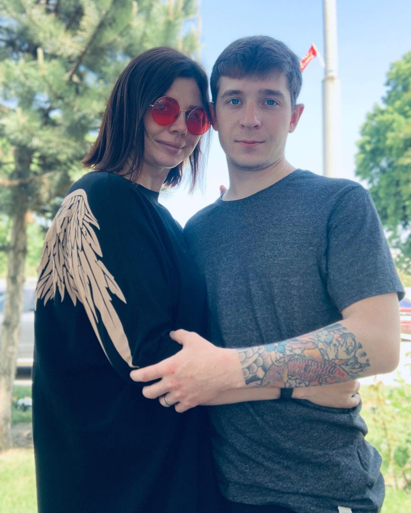 Karısının ve üvey oğlunun cinsel ilişki seslerini duyan koca hayatının şokunu yaşadı - Resim: 4