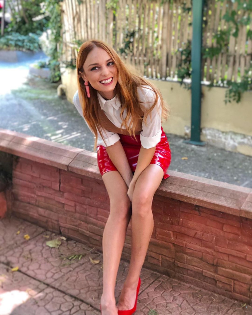 İç çamaşırsız pozuyla Yasak Elma yıldızı nefes kesti! Nilperi Şahinkaya'dan olay pozlar - Resim: 2