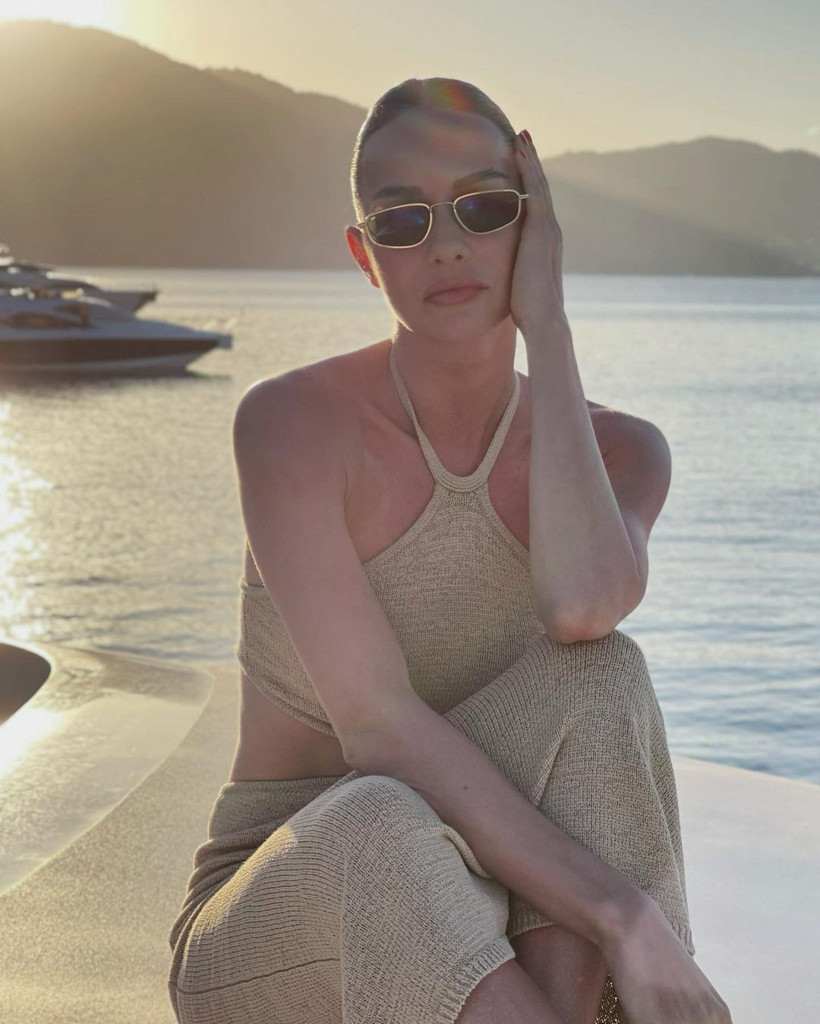 Yasemin Özilhan bikinisiyle kano keyfi yaptı fit vücuduna beğeni yağdı - Resim: 3