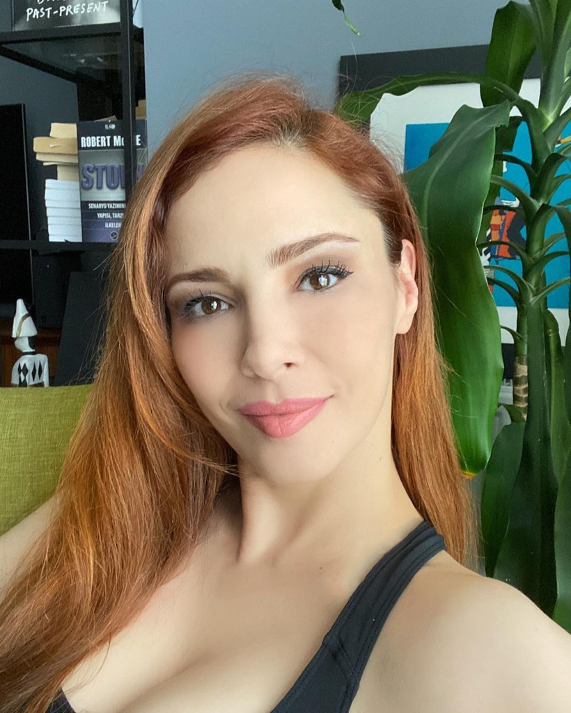 Cinsel taciz mesajları attı! Mine Tugay kabusu yaşadı: Sete gelerek... - Resim: 1