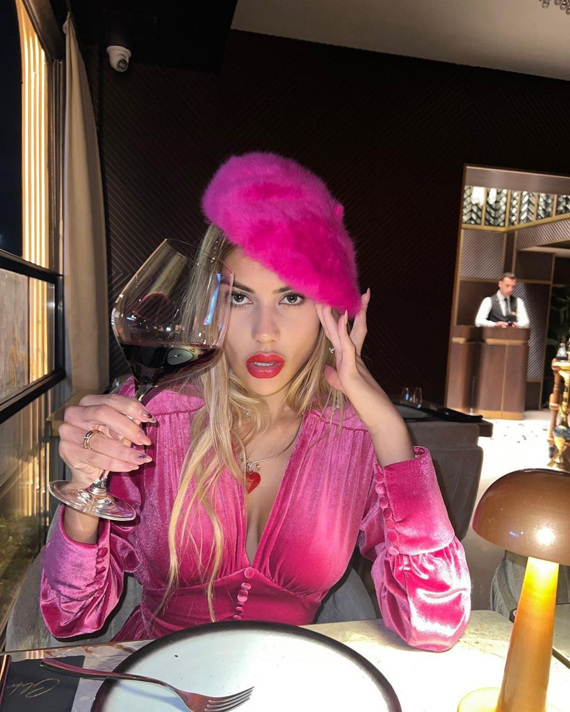 Onlyfans kazancı olay olmuştu! Nihal Candan yarı çıplak uzandı: Yine sınırları zorladı! - Resim: 2