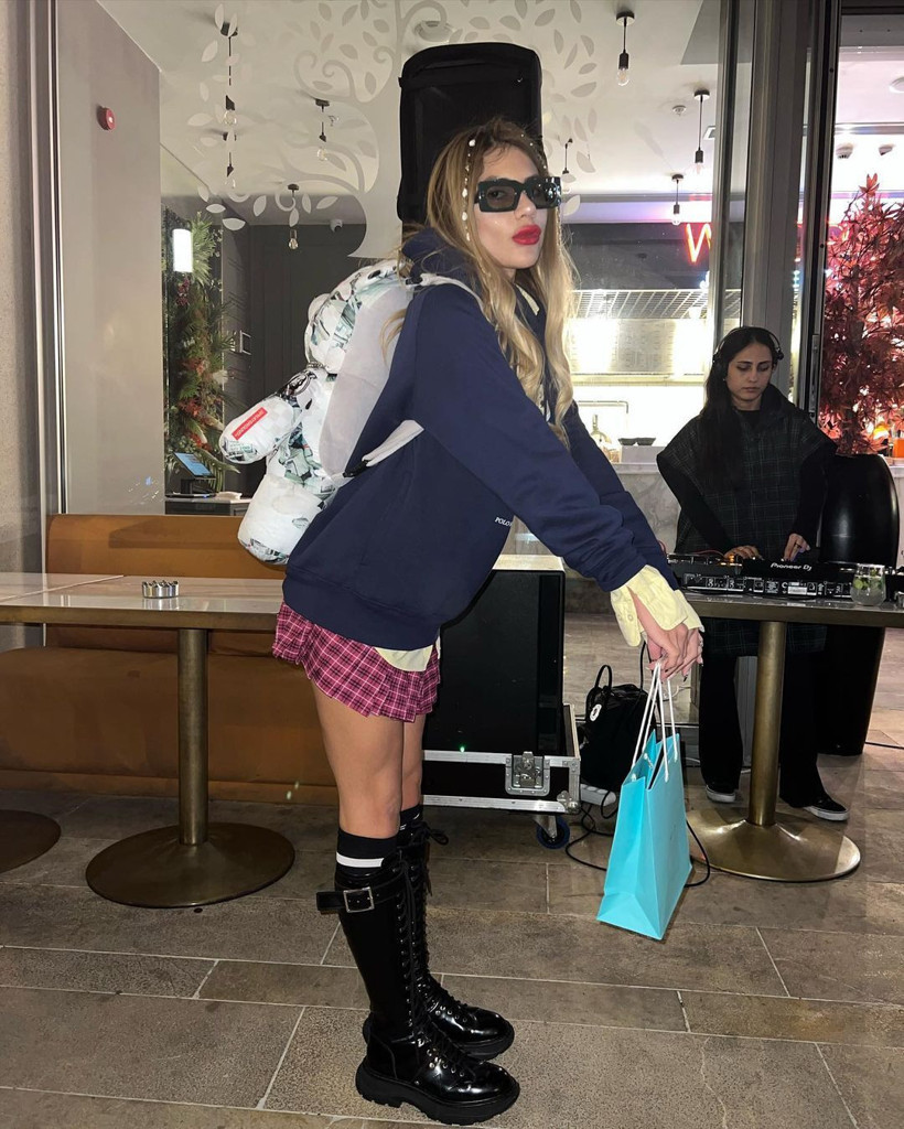 Onlyfans kazancı olay olmuştu! Nihal Candan yarı çıplak uzandı: Yine sınırları zorladı! - Resim: 3