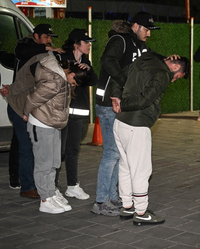 Eski Üsteğmen 2.5 milyar lira vurgun yaptı kaçarken yakalandı! Sedat Ocakçı, İzmir'e böyle getirildi - Resim: 4