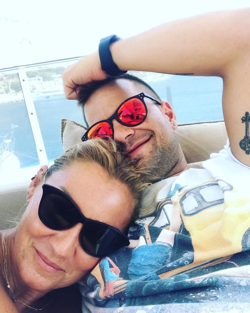 Pınar Altuğ'dan evlilik yıl dönümüne özel mesajla - Resim: 1