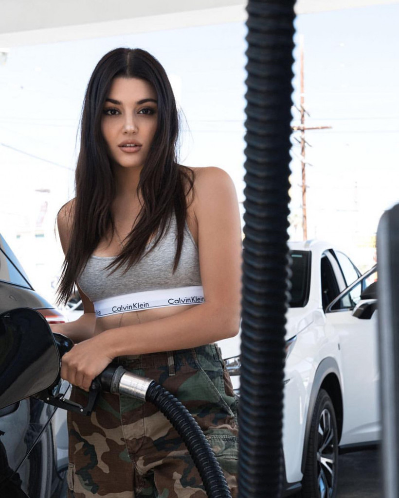 Hande Erçel'i Kim Kardashian'a benzettiler - Resim: 1