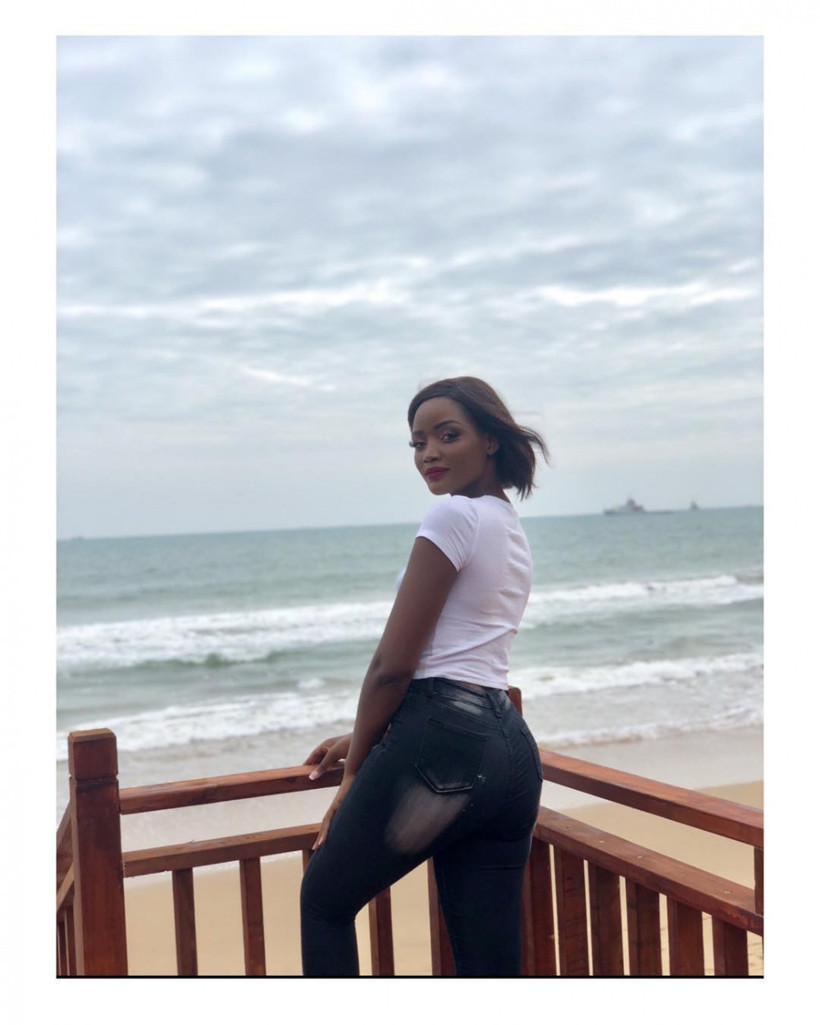 Uganda devlet başkanı Afrika güzelinin saçlarına takıldı! - Resim: 1