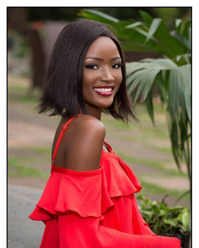 Uganda devlet başkanı Afrika güzelinin saçlarına takıldı! - Resim: 4