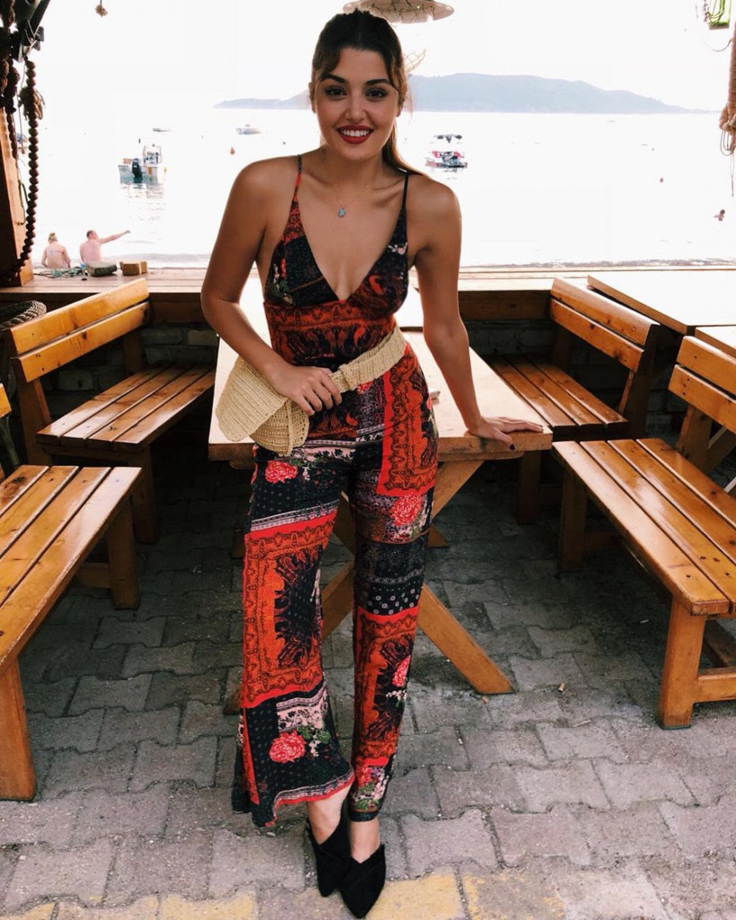 Hande Erçel paylaştığı fotoğrafla yüz binlerce beğeni aldı - Resim: 3