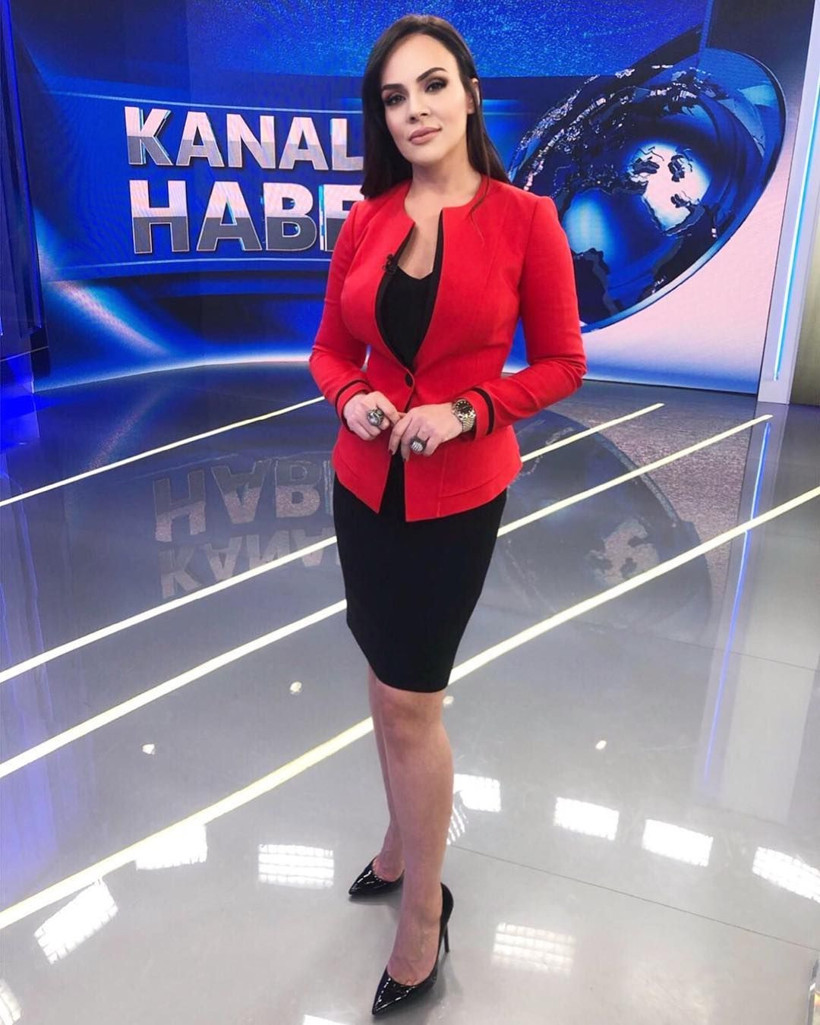 İlber Ortaylı, Kanal D Ana haberin sunucusu Buket Aydın'ı azarladı Sosyal medya yıkıldı - Resim: 3