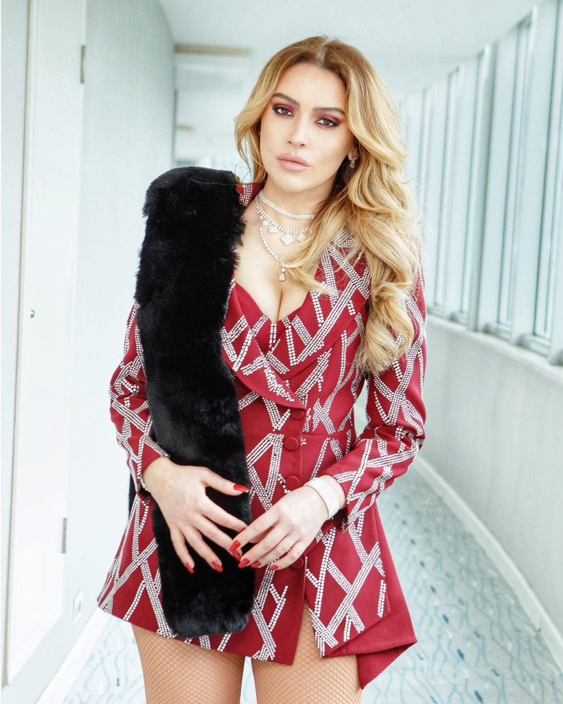 Hadise'den hayranlarına: "Hiçbir yerde görmediğiniz videolarım..." - Resim: 2