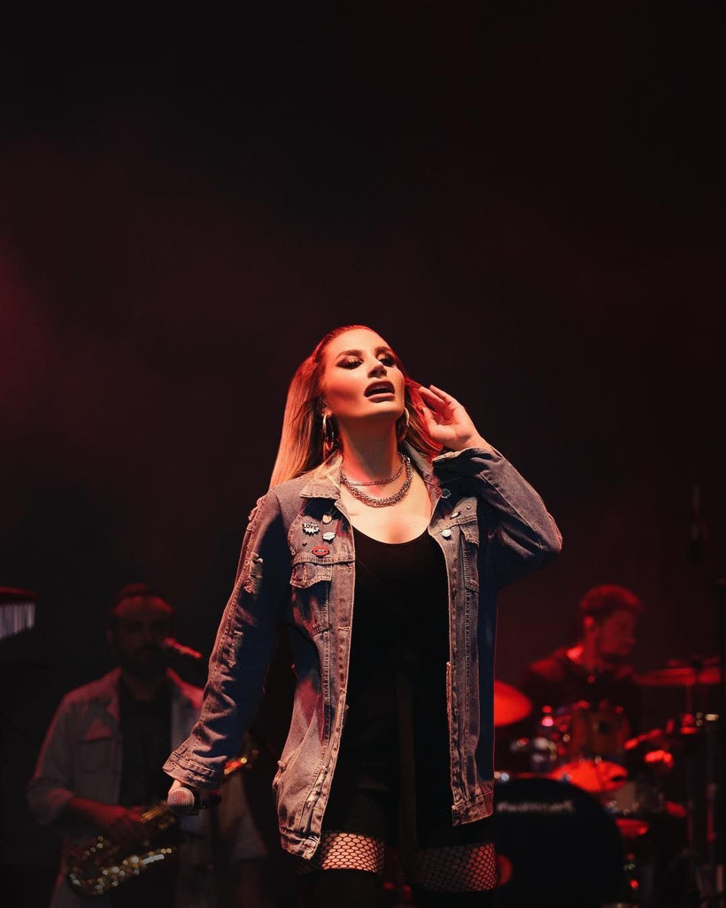 İrem Derici takipçisine öyle bir ayar verdi ki... - Resim: 1