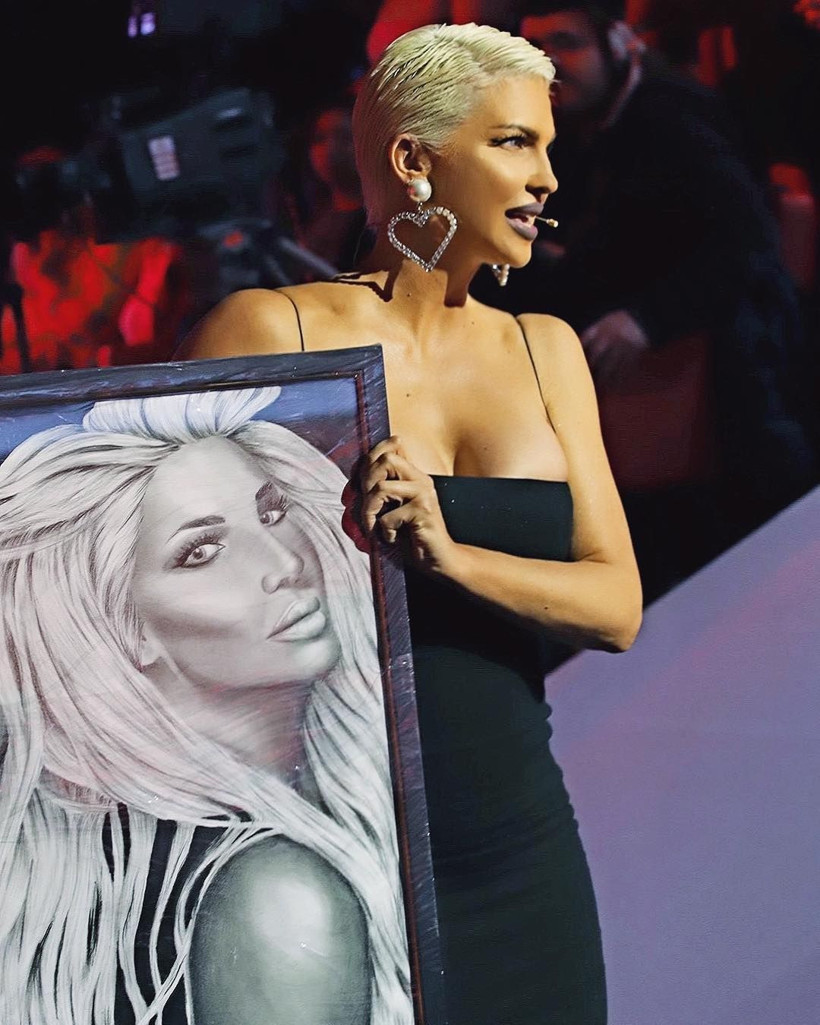 Jelena Karleusa arabadan inerken zor anlar yaşadı - Resim: 3