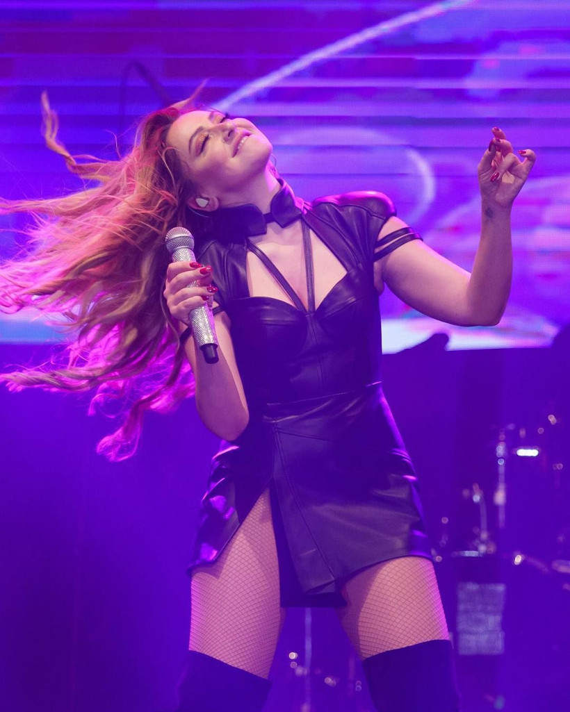 Yılın aşk bombası: Hadise gönlünü Erhan Çelik'e kaptırdı - Resim: 1