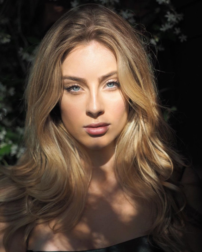 19 yaşındaki model kalçasının gerçek olduğunu ispatlamak için... - Resim: 1