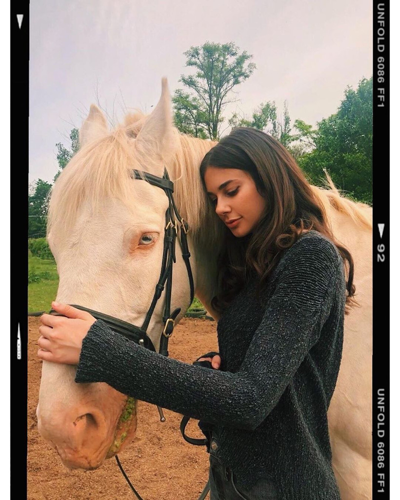 Defne Samyeli'nin kızı Deren Talu sezonu açtı! Mayolu paylaşımı fena - Resim: 1