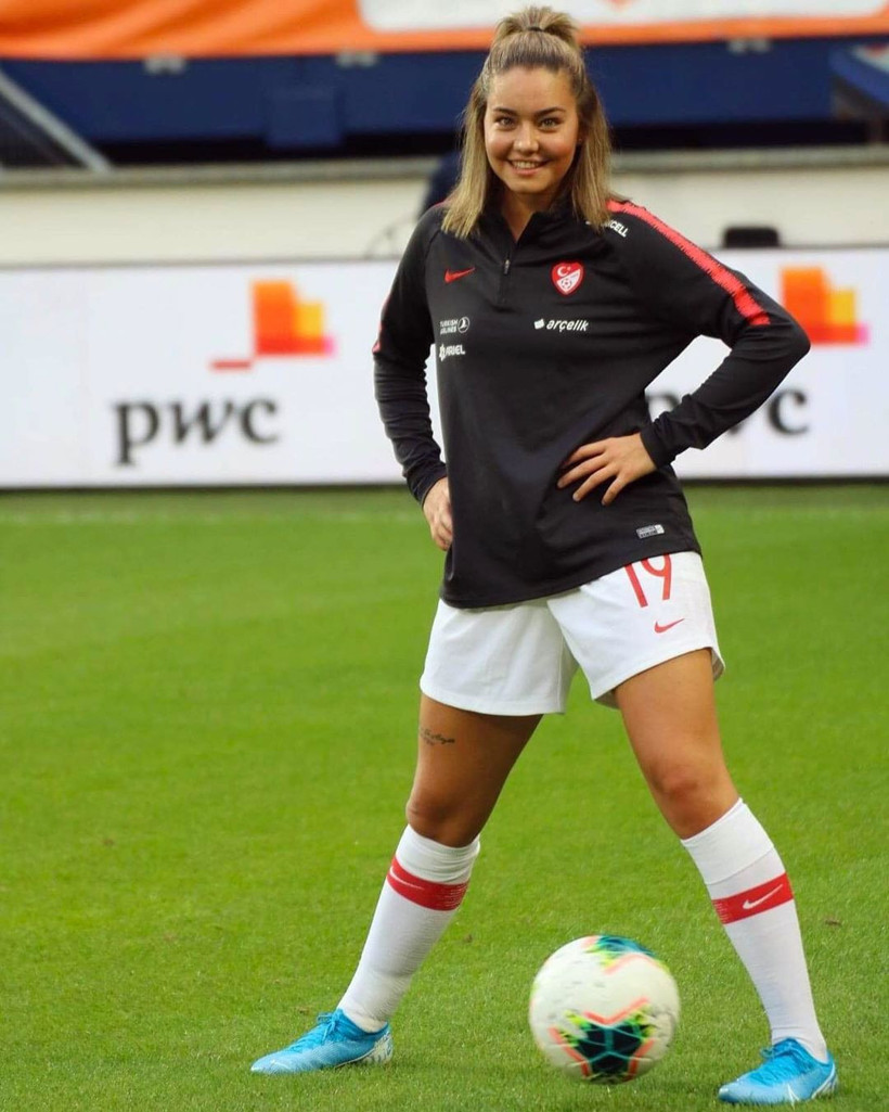 Survivor Aycan Yanaç Gaziantep'e transfer oluyor! İşte milli futbolcunun transfer olacağı takım - Resim: 3