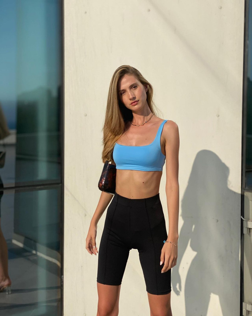 Türkiye güzeli Simay Rasimoğlu iç çamaşırsız kıyafetiyle nefesleri kesti - Resim: 1