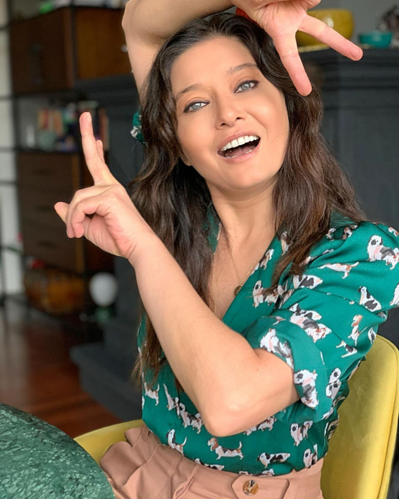 Nurgül Yeşilçay sarı elbiseli dekolteli pozuyla nefesleri kesti! Fiziği görenleri büyüledi - Resim: 1