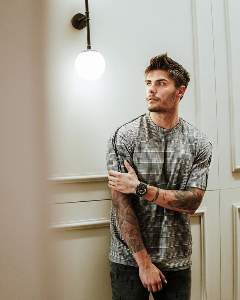 Barış Murat Yağcı Survivor'a gidiş pozuyla yeniden rekor kırdı 15 milyon yorum - Resim: 1