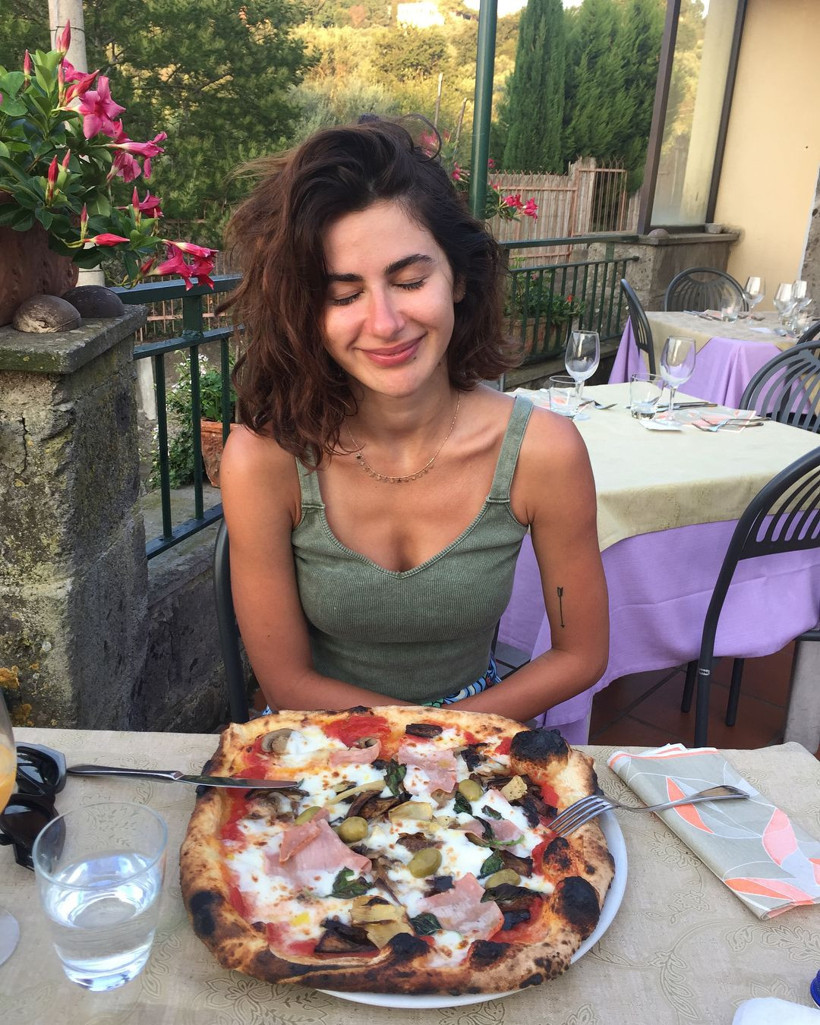 Fox TV Yasak Elma'nın Halit'i Talat Bulut sizden kaçıyor' deyip açıkladı! Nesrin Cavadzade evleniyor - Resim: 3