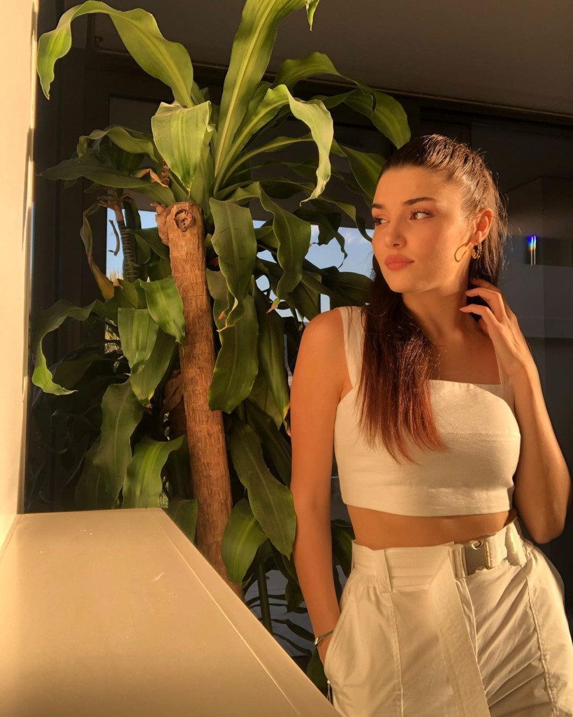 Hande Erçel annesiyle ilgili yaptığı paylaşımla yürek burktu - Resim: 1