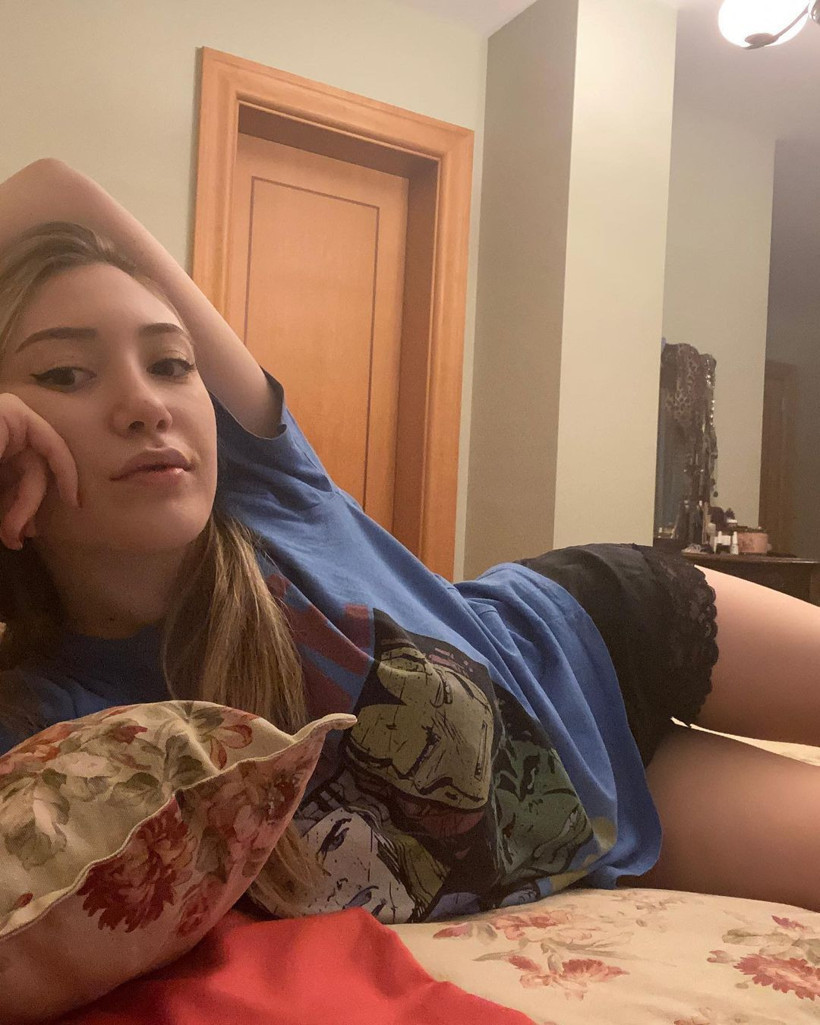 Mehmet Ali Erbil'in kızı Yasmin Erbil derin dekoltesiyle nefes kesti! Annesi bakın ne yazdı - Resim: 4