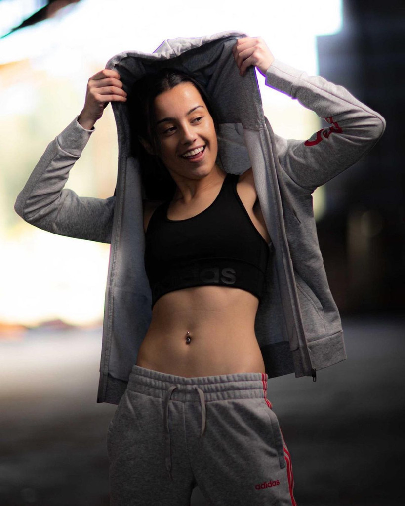 Genç kızın hayatını sahte ajans mahvetti! İç çamaşırını çıkarttılar - Resim: 1