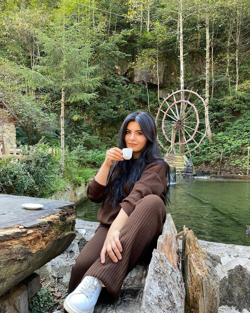 Göbek üstü giydi alay konusu oldu! Hanife Gürdal'ı çok kızdıracak yorumlar - Resim: 1