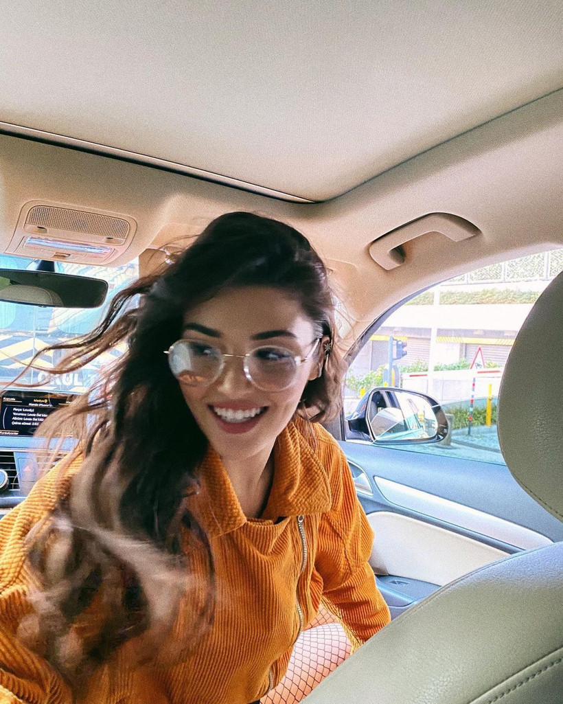 Hande Erçel paylaştı Kerem Bursin'le Sarp Bozkurt'tan olay poz: Biliyorsunuz ben evliyim - Resim: 4