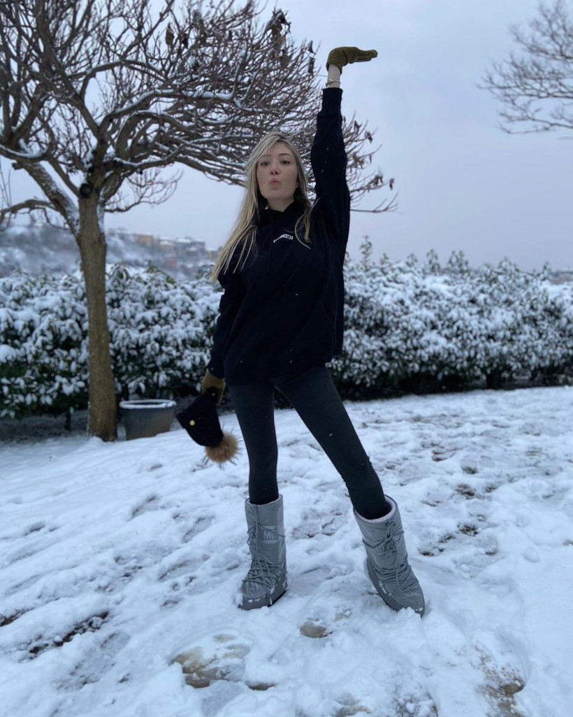 Kırmızı elbiseyle bacak şovu yaptı! Mehmet Ali Erbil'in kızı Yasmin Erbil nefes kesti - Resim: 4