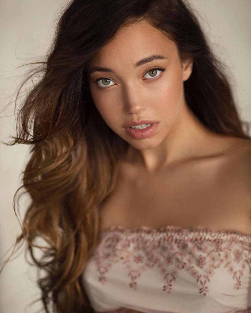 22 yaşındaki genç kızın günlük kazancı dudak uçuklatıyor! Gizemli gelir kaynağı olay oldu - Resim: 1