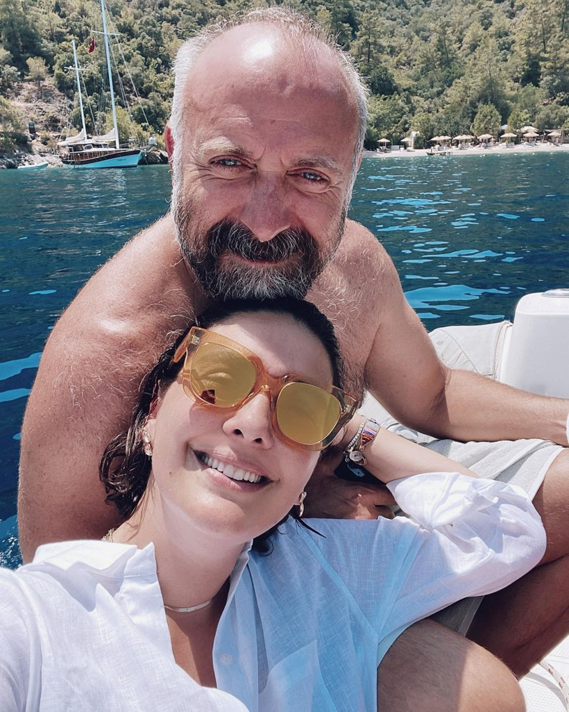 İzin alıp ilk kez paylaştı! Bergüzar Korel'in en özel anı Instagram'ı yıktı geçti - Resim: 1