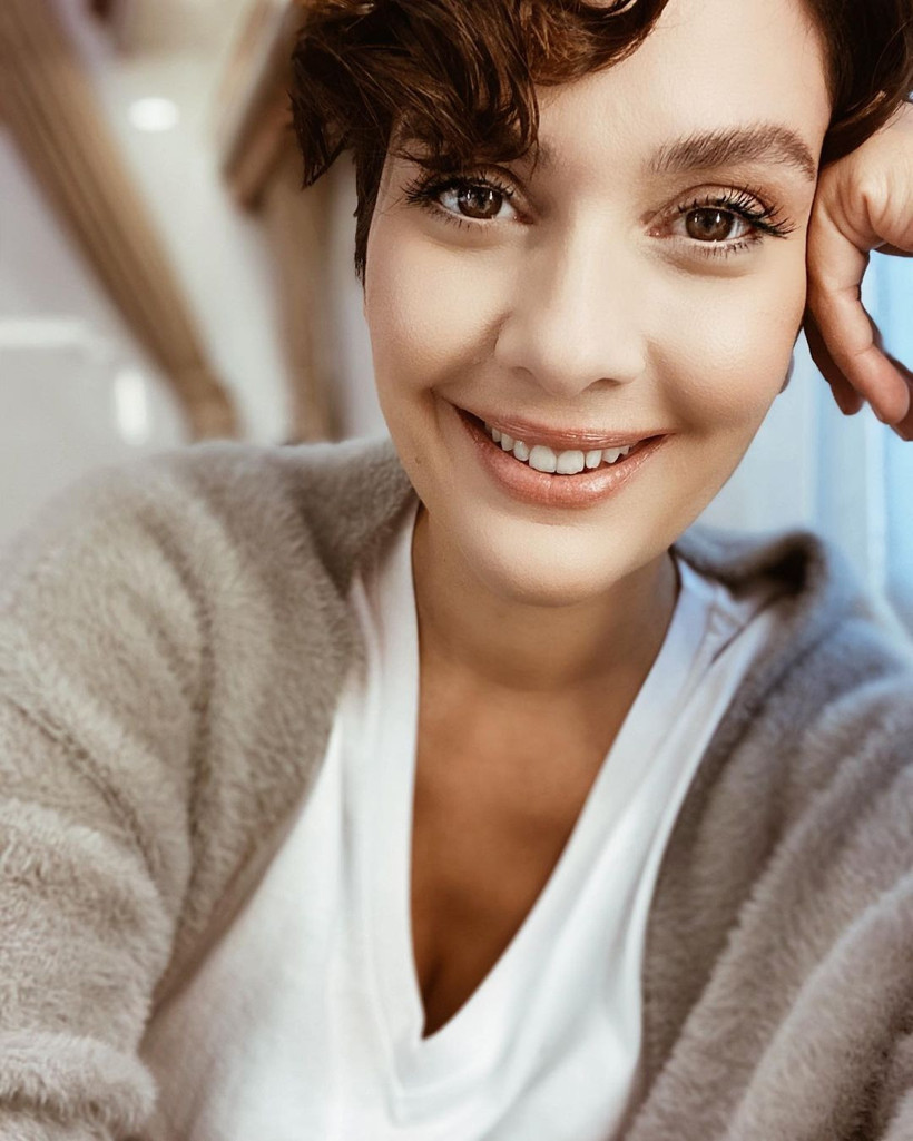 İzin alıp ilk kez paylaştı! Bergüzar Korel'in en özel anı Instagram'ı yıktı geçti - Resim: 4