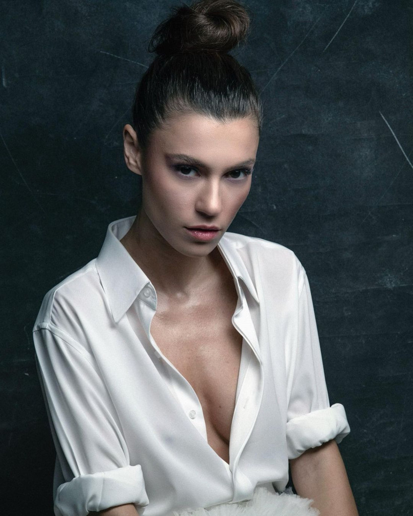 Benzerliklerini gören şaştı kaldı! Arka Sokaklar'ın Zeliş'i Yüsra Geyik'in ablası olay oldu - Resim: 2