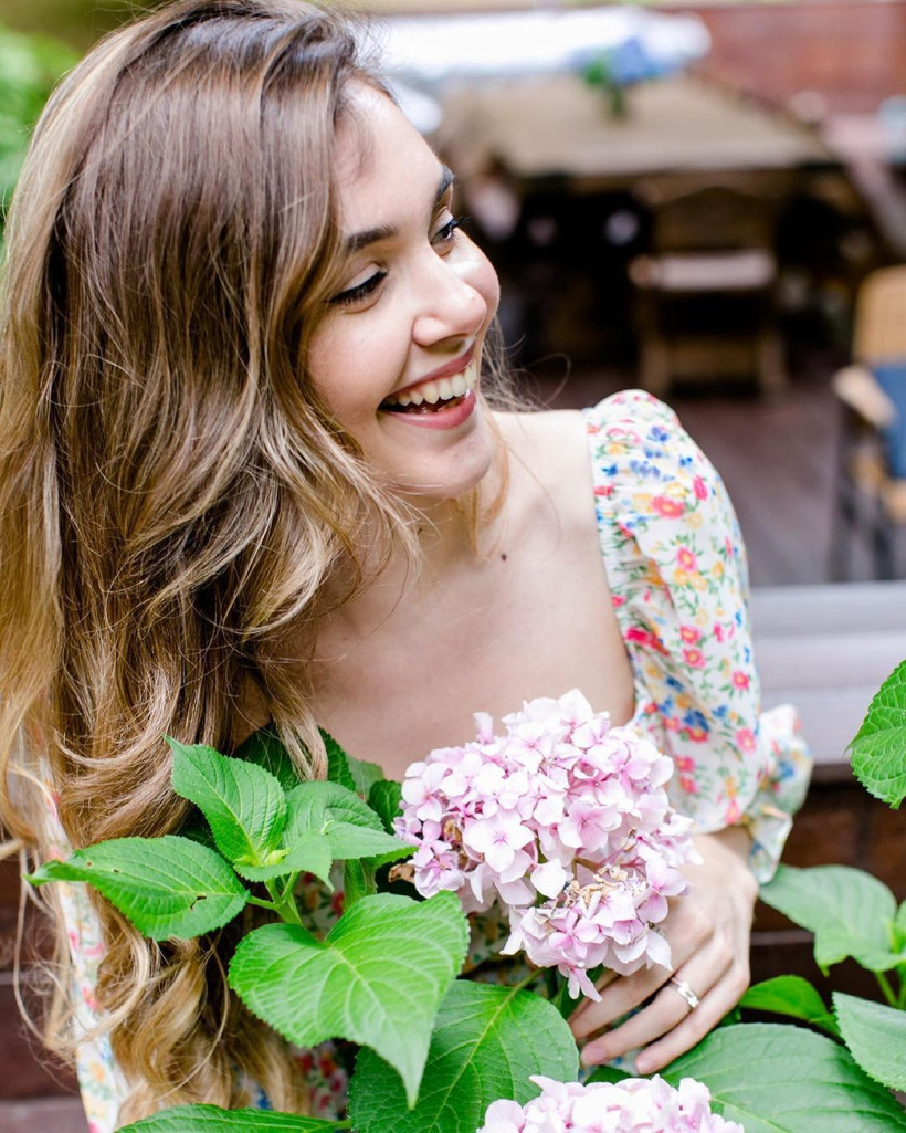 Berfu Yenenler 'Yakın olması şoku' deyip Eser Yenenler'le paylaştı! Herkesi güldürdü - Resim: 1