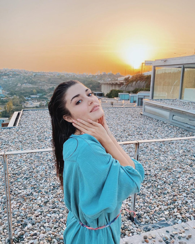 Babasına yakalandığı anı Hande Erçel anlattı: Telefonumu açınca... - Resim: 1