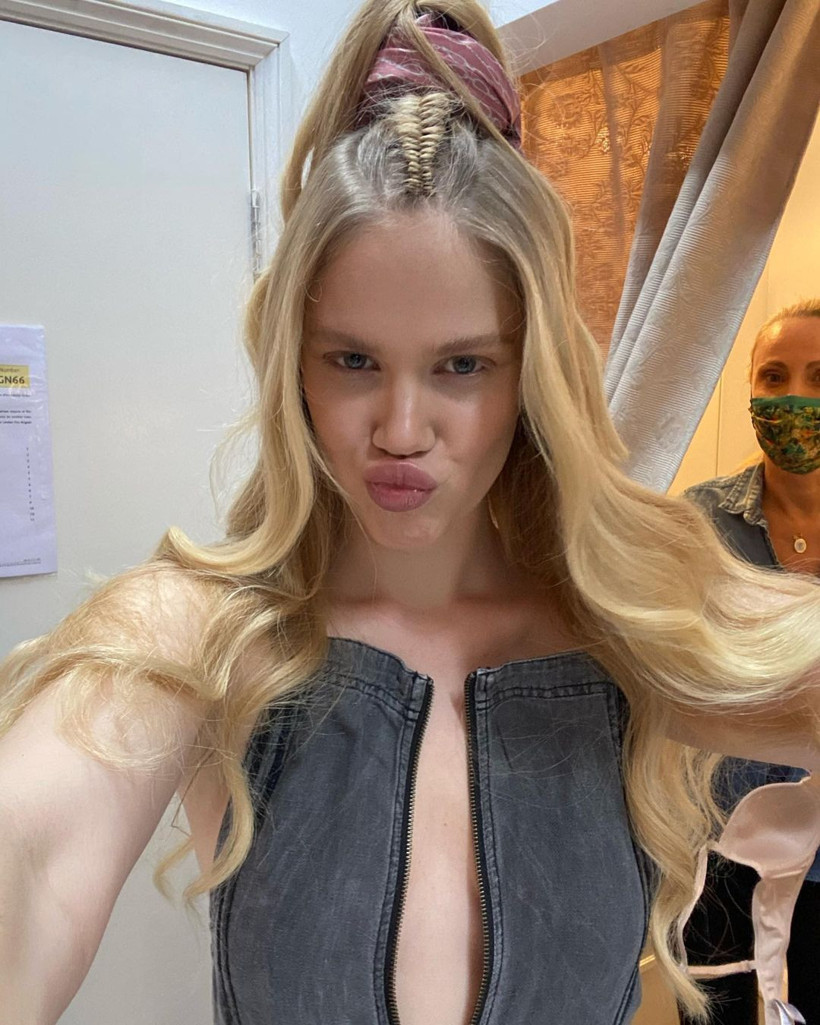 Sokakta iç çamaşırsız dolaştı Seren Yüceli'nin pozları olay oldu! Türkiye'yi terk etmişti - Resim: 3