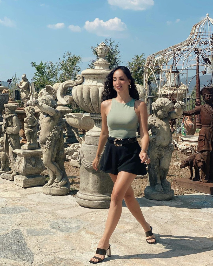 Survivor Berna Keklikler taksi beklerken 2 erkek tarafından soyuldu - Resim: 1