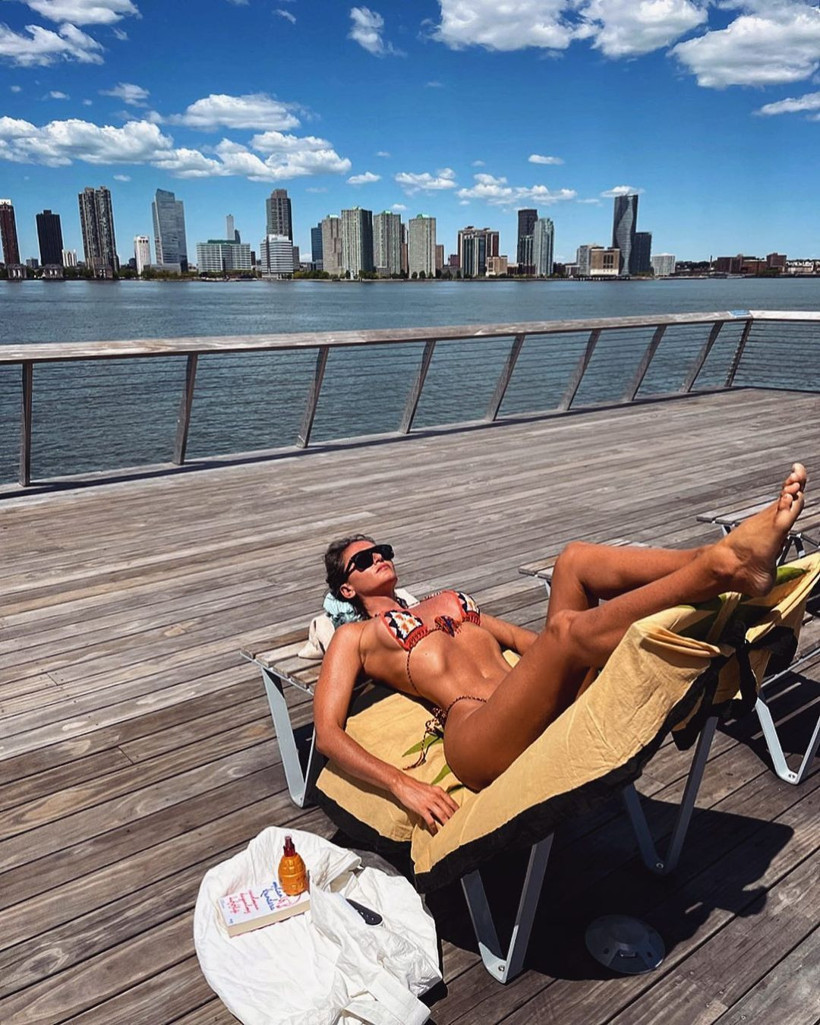 Deri koltuk üzerinde çırılçıplak poz verdi! Eda Taşpınar'a beğeni yağdı - Resim: 3